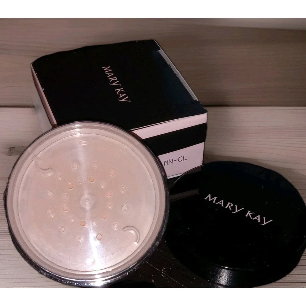 Mary Kay Silky Setting Powder Light Beige .28 oz. 175894 Full Size NIB
